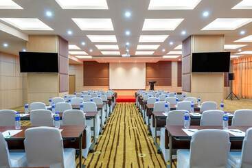 هتل Holiday Inn Shanghai Jing An By Ihg