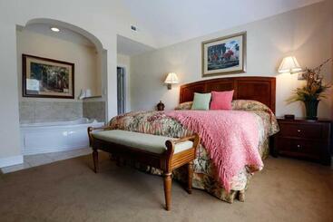 هتل King S Creek Resort By Endless Resorts
