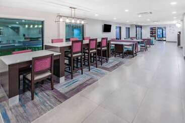 هتل La Quinta By Wyndham Houston Southwest