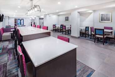 هتل La Quinta By Wyndham Houston Southwest