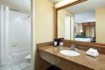 هتل La Quinta By Wyndham Thousand Oaks Newbury Park