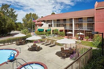 هتل La Quinta By Wyndham Thousand Oaks Newbury Park