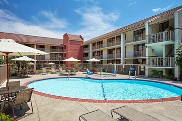 هتل La Quinta By Wyndham Thousand Oaks Newbury Park
