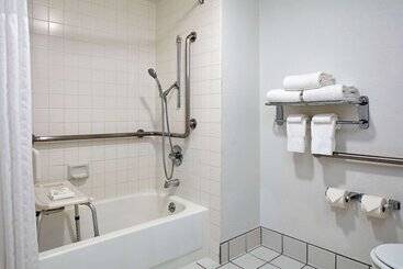 هتل La Quinta By Wyndham Thousand Oaks Newbury Park