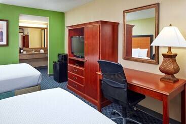 هتل La Quinta By Wyndham Thousand Oaks Newbury Park