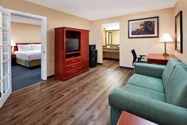 هتل La Quinta By Wyndham Thousand Oaks Newbury Park
