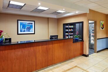 هتل La Quinta By Wyndham Thousand Oaks Newbury Park
