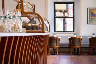 هتل The Lansdowne Kenmare