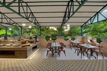 هتل Lemon Tree Amarante Beach Resort, Goa