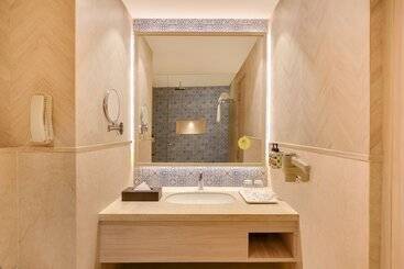 هتل Lemon Tree Amarante Beach Resort, Goa