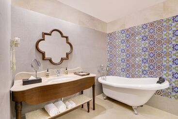 هتل Lemon Tree Amarante Beach Resort, Goa