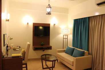 هتل Lemon Tree Amarante Beach Resort, Goa