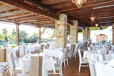 هتل Marpunta Resort, Santikos Collection