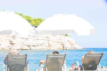 هتل Marpunta Resort, Santikos Collection