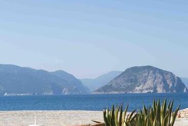 هتل Marpunta Resort, Santikos Collection