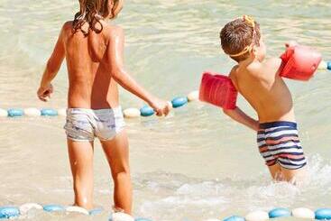 هتل Marpunta Resort, Santikos Collection