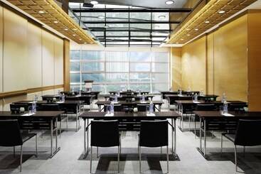 هتل New World Wuhan