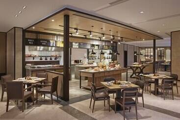 هتل New World Wuhan