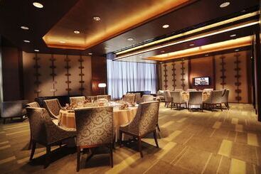 هتل New World Wuhan