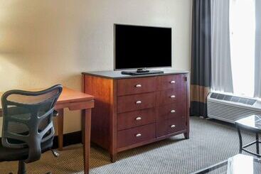 هتل Quality Inn & Suites Albuquerque West