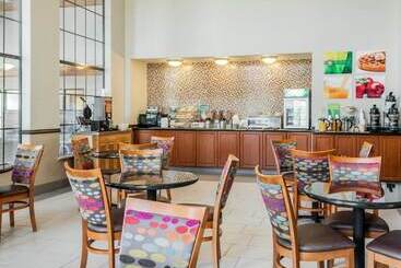 هتل Quality Inn & Suites Albuquerque West