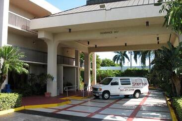 هتل Quality Inn Palm Beach International Airport