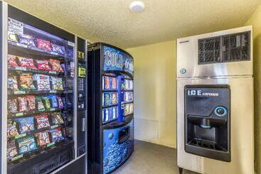 هتل Quality Inn Palm Beach International Airport