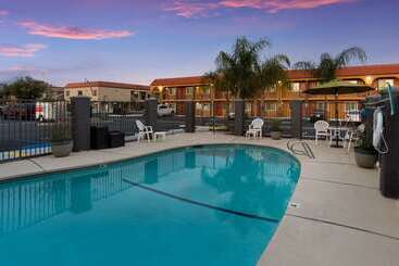 هتل Quality Inn Redding Near I5