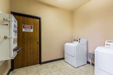 هتل Quality Inn & Suites Chesterfield Village
