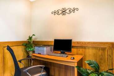 هتل Quality Inn & Suites Chesterfield Village