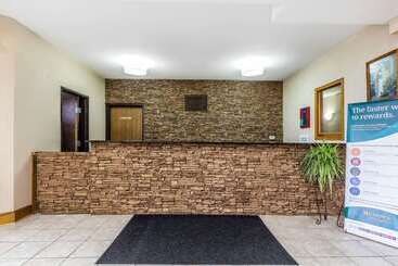 هتل Quality Inn & Suites Chesterfield Village