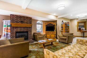 هتل Quality Inn & Suites Chesterfield Village
