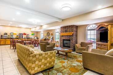 هتل Quality Inn & Suites Chesterfield Village