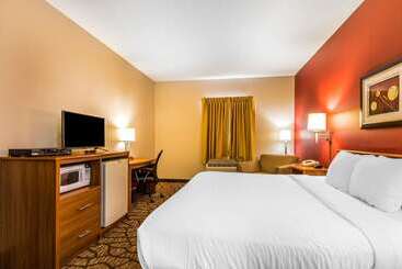 هتل Quality Inn & Suites Chesterfield Village