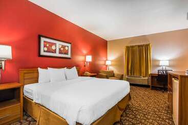 هتل Quality Inn & Suites Chesterfield Village