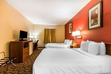 هتل Quality Inn & Suites Chesterfield Village