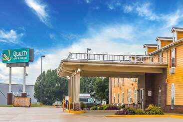 هتل Quality Inn & Suites Chesterfield Village
