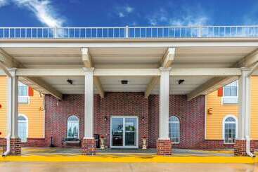 هتل Quality Inn & Suites Chesterfield Village