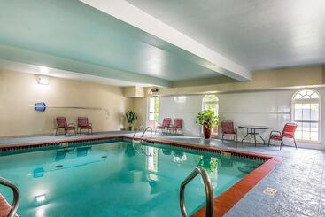 هتل Quality Inn & Suites Chesterfield Village
