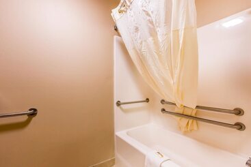 هتل Quality Inn & Suites Chesterfield Village