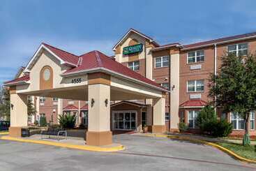 هتل Quality Suites Addisondallas