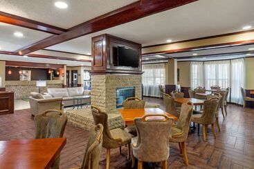 هتل Quality Suites Addisondallas