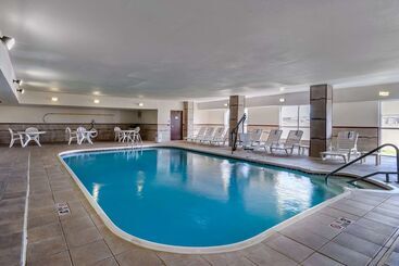 هتل Quality Suites Addisondallas