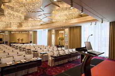 Renaissance Shanghai Yu Garden Hotel On The Bund