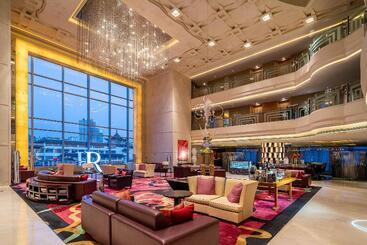Renaissance Shanghai Yu Garden Hotel On The Bund