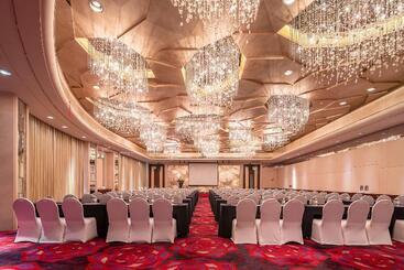 Renaissance Shanghai Yu Garden Hotel On The Bund