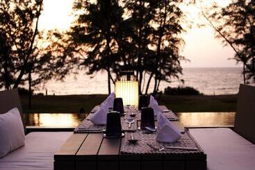 هتل Sala Phuket Mai Khao Beach Resort