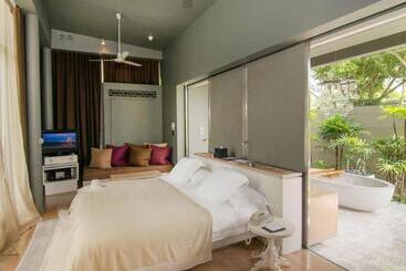 هتل Sala Phuket Mai Khao Beach Resort