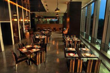 هتل Shangri La Guangzhou 3 Minutes By Walking To Canton Fair Complex