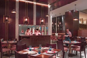 هتل Shangri La Guangzhou 3 Minutes By Walking To Canton Fair Complex